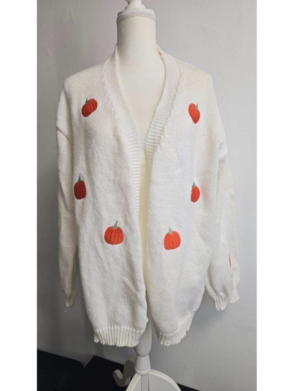 Women’s Pumpkin Embroidered Cardigan Ivory Size L Fall